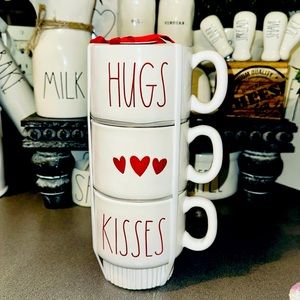Rae Dunn Valentines 3 mug set, HUGS, ❤️❤️❤️ and KISSES. NWT!